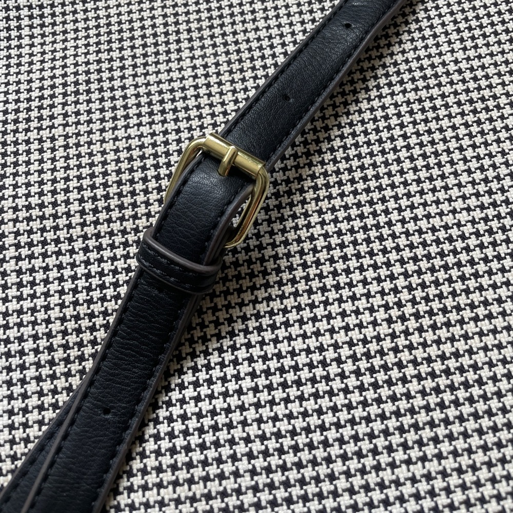 Black cross body bag- never used! - Picture 2 of 5